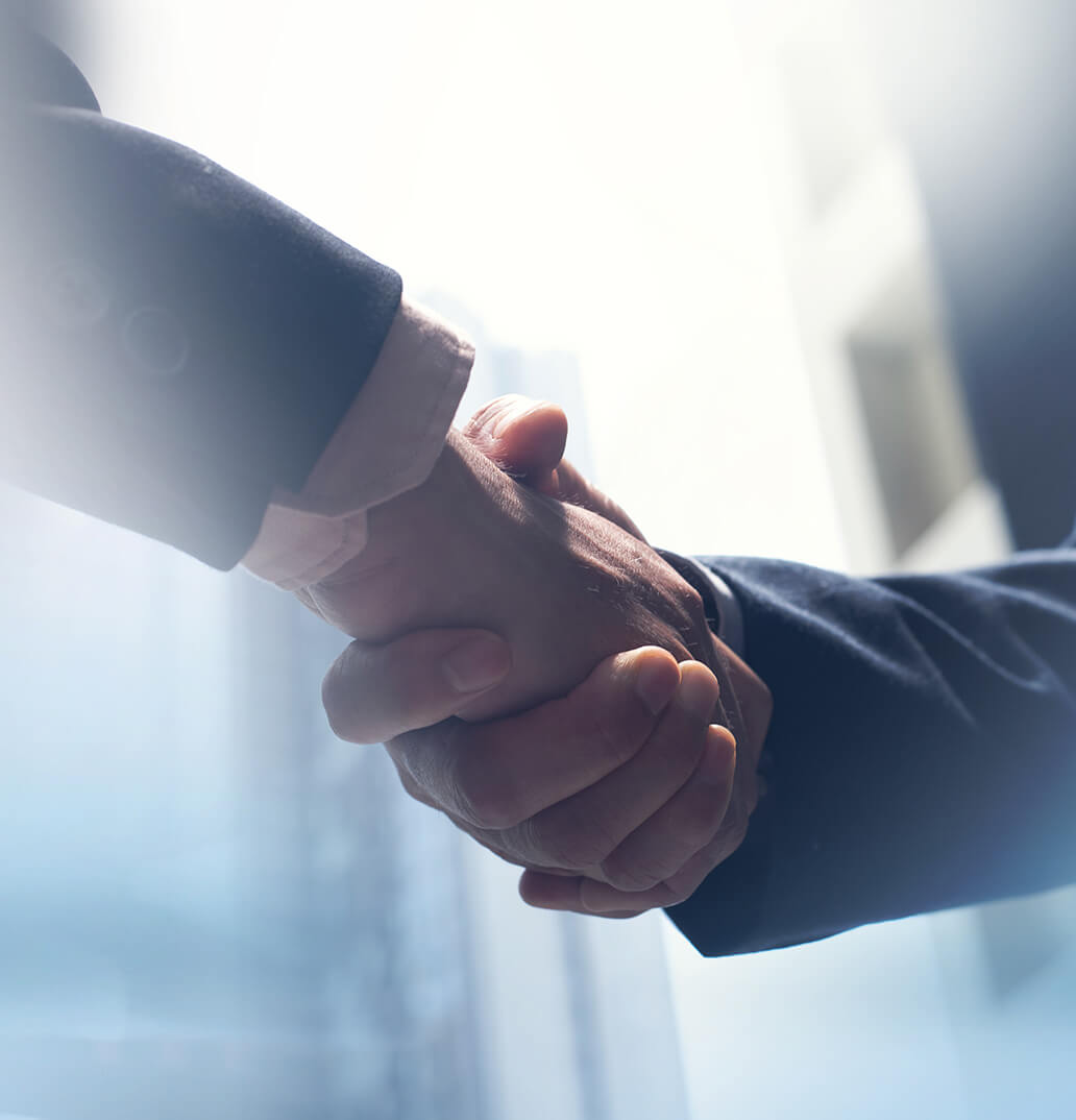 工場の現場で働く株式会社カネコ・コーポレーションの社員たち